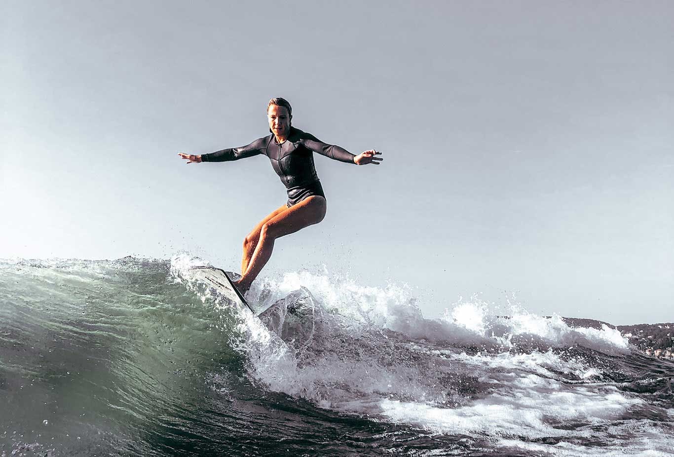 Kyra Renidear surfing